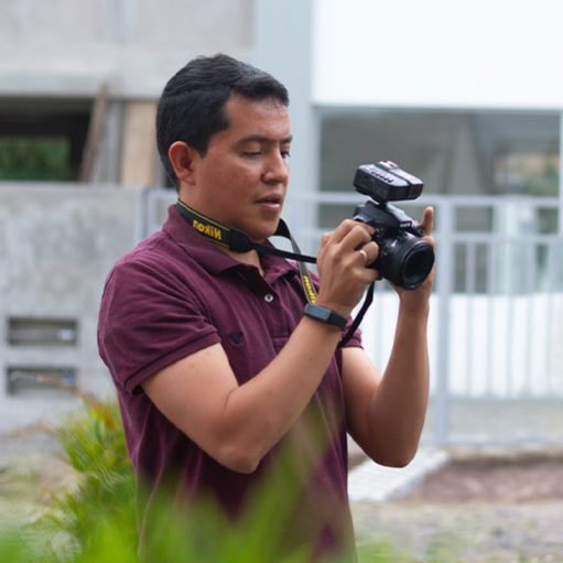 Carlos Tobar